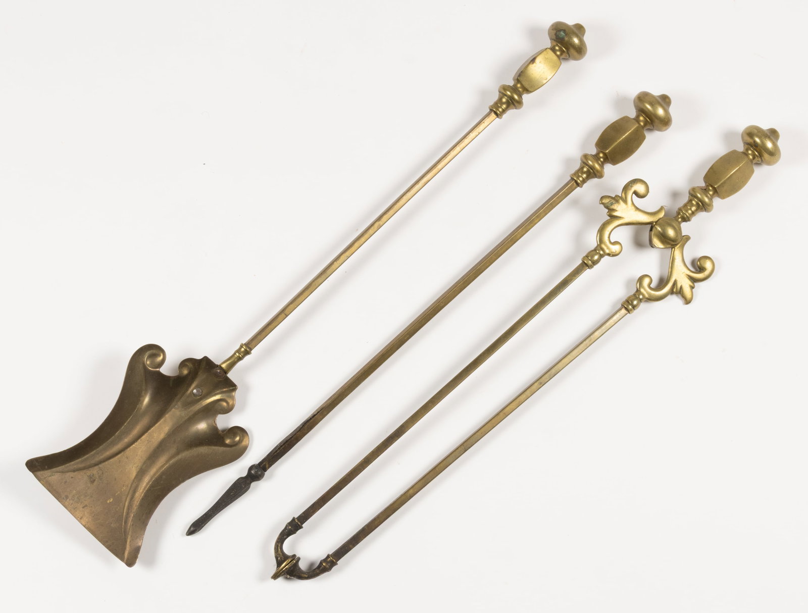 ASSORTED BRASS AND IRON HEARTH / FIREPLACE ANDIRONS AND TOOLS, LOT OF FIVE (1 of 3)