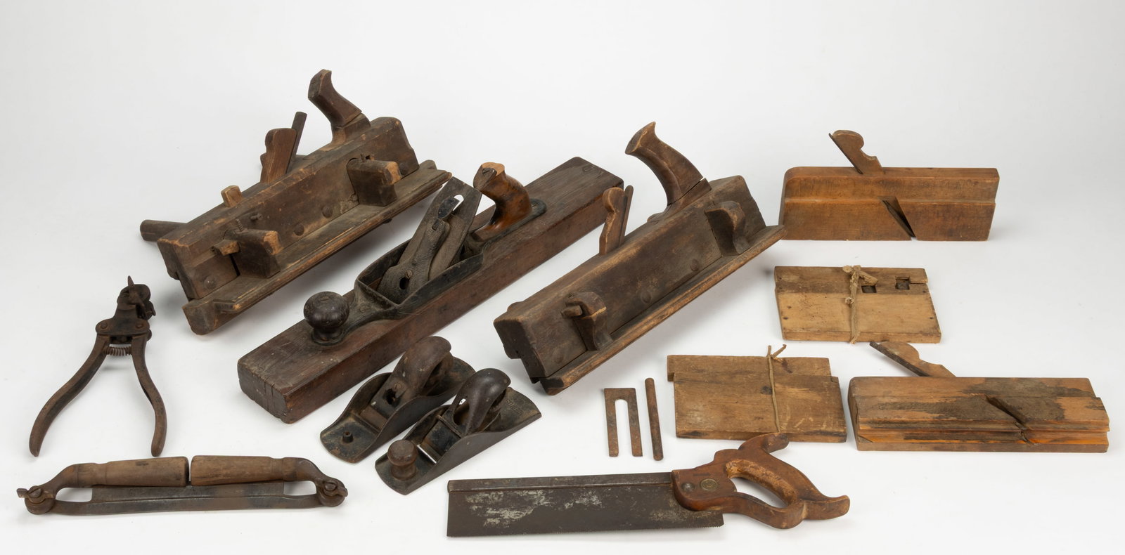ASSORTED PLANE AND RELATED WOODWORKING TOOLS, UNCOUNTED LOT (1 of 1)
