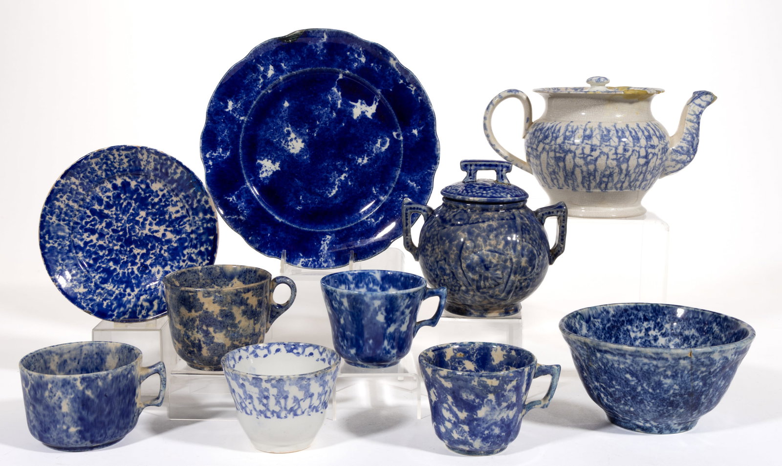 AMERICAN AND BRITISH BLUE SPONGE-DECORATED CERAMIC TEA AND TABLE ARTICLES, LOT OF TEN (1 of 1)