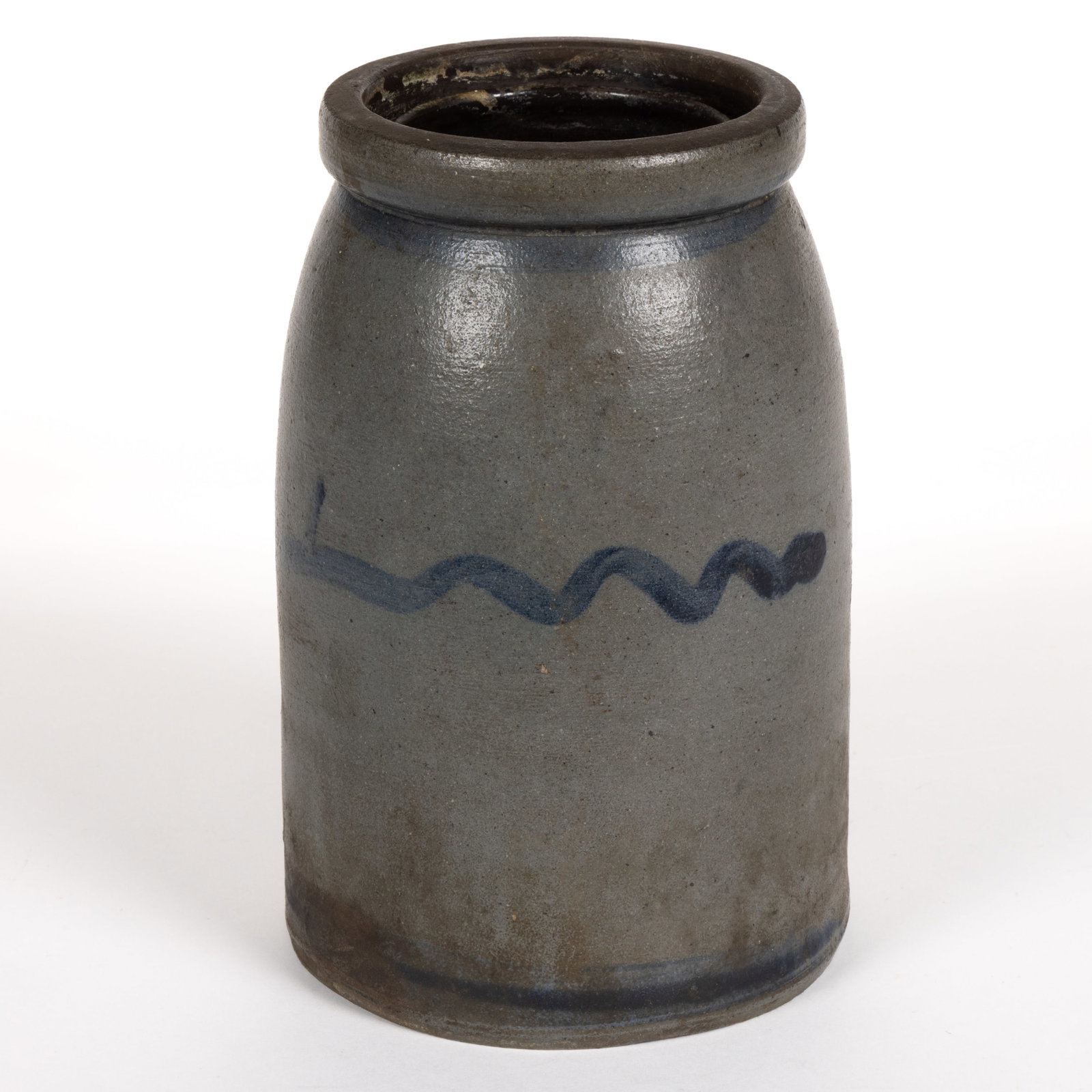 WESTERN PENNSYLVANIA DECORATED STONEWARE CANNER: WESTERN PENNSYLVANIA DECORATED STONEWARE CANNER, salt-glazed, approximately half-gallon capacity, slight conical form with grooved wax-seal rim, and Albany-slip glazed interior. Brushed cobalt th