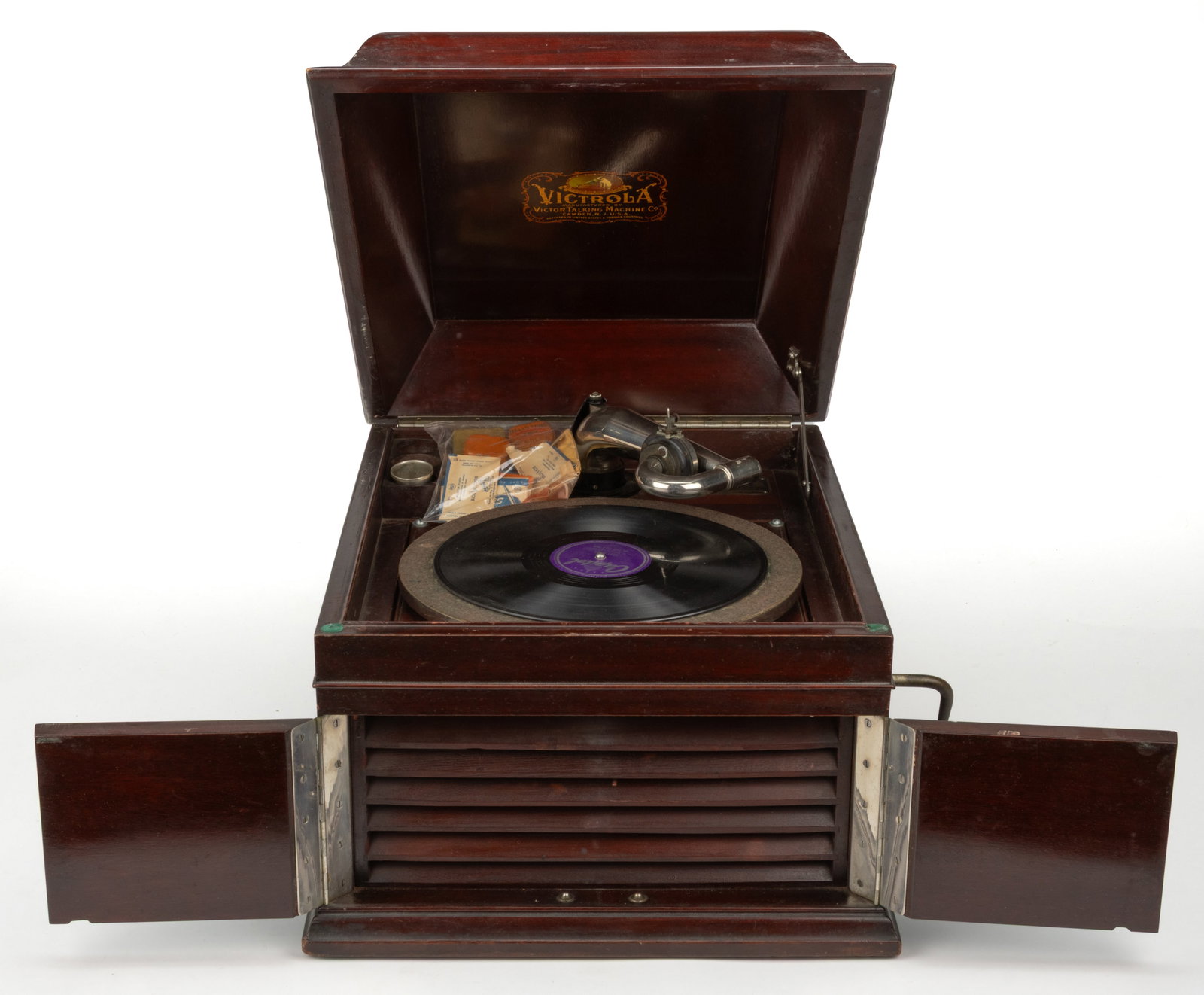 VICTOR TALKING MACHINE CO. VICTROLA MODEL VV-IX PHONOGRAPH (1 of 3)