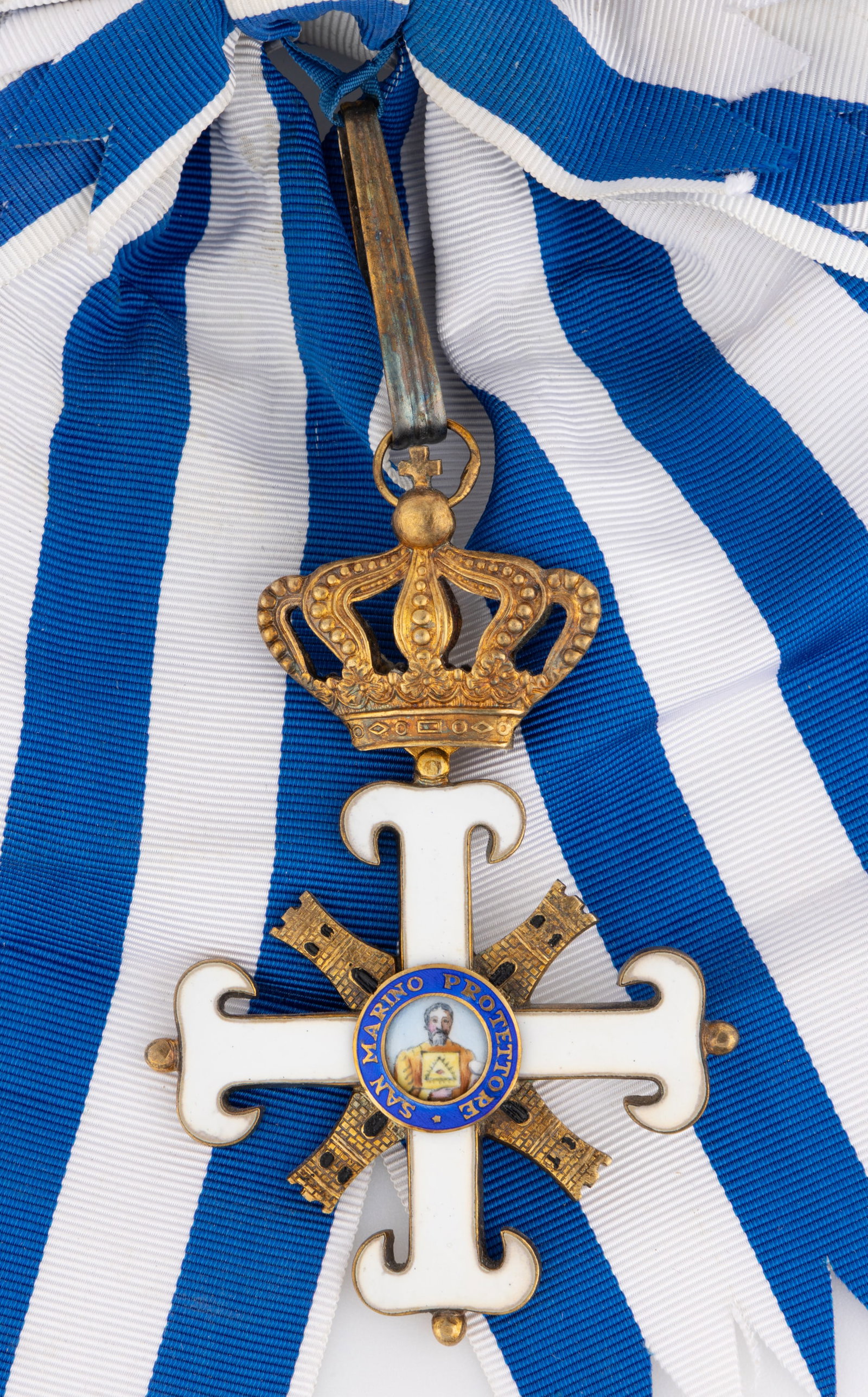 RUSSIA "KNIGHTS ORDER OF SAN MARINO" BADGE AND RIBBON / SASH: RUSSIA "KNIGHTS ORDER OF SAN MARINO" BADGE AND RIBBON / SASH, enamel and sterling silver, featuring a white enamel cross with a central reserve of a figure holding a panel showing the All-Se