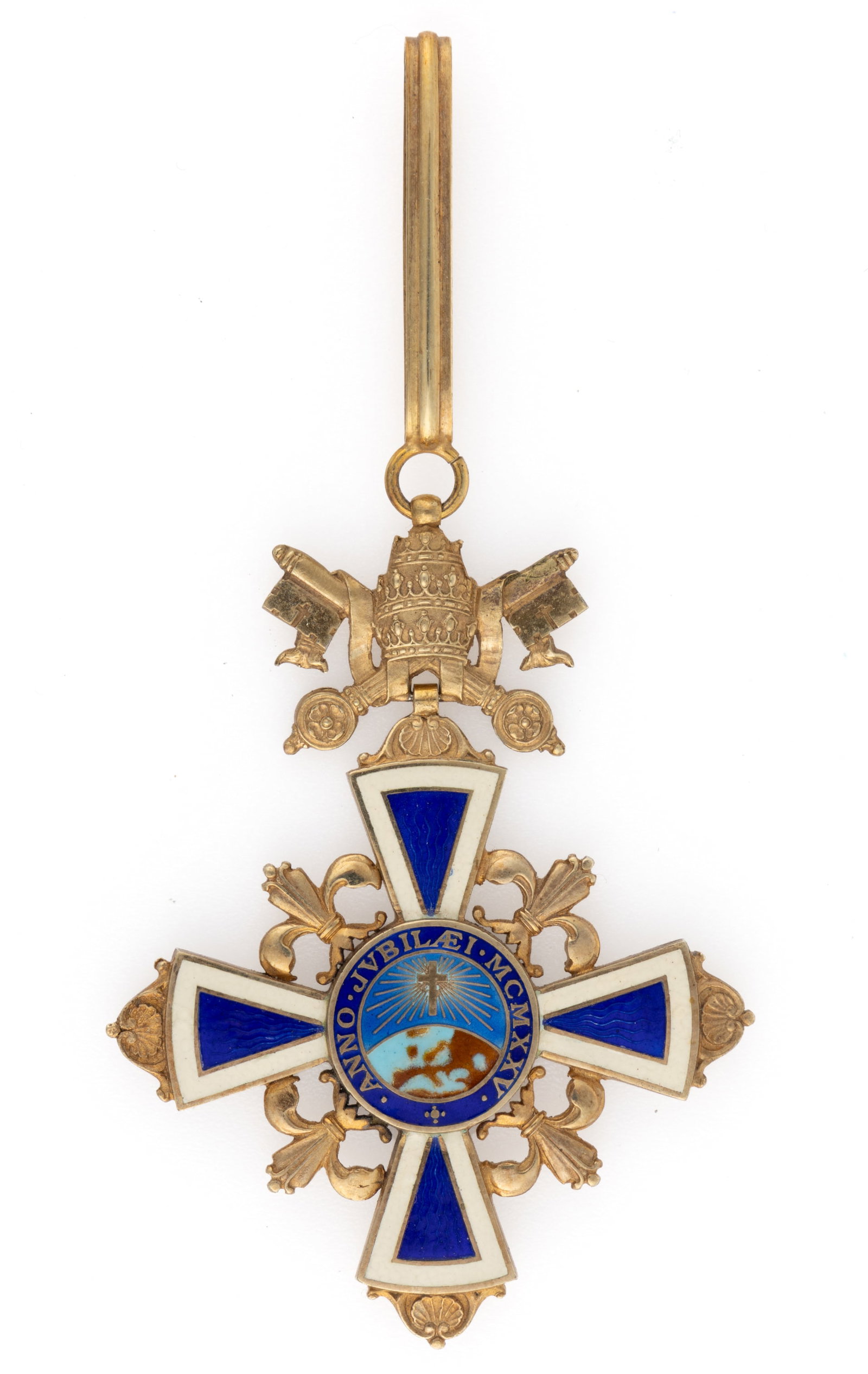 ITALIAN / VATICAN, PAPAL STATE JUBILEE CROSS BADGE: ITALIAN / VATICAN, PAPAL STATE JUBILEE CROSS BADGE, enamel and silver-gilt of unknown fineness, the cross featuring a central reserve depicting a cross over the world lettered "ANNO JUBILAEI MCMX