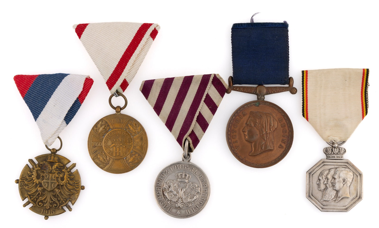 ASSORTED EUROPEAN MILITARY AND COMMEMORATIVE MEDALS / BADGES, LOT OF FIVE (1 of 2)
