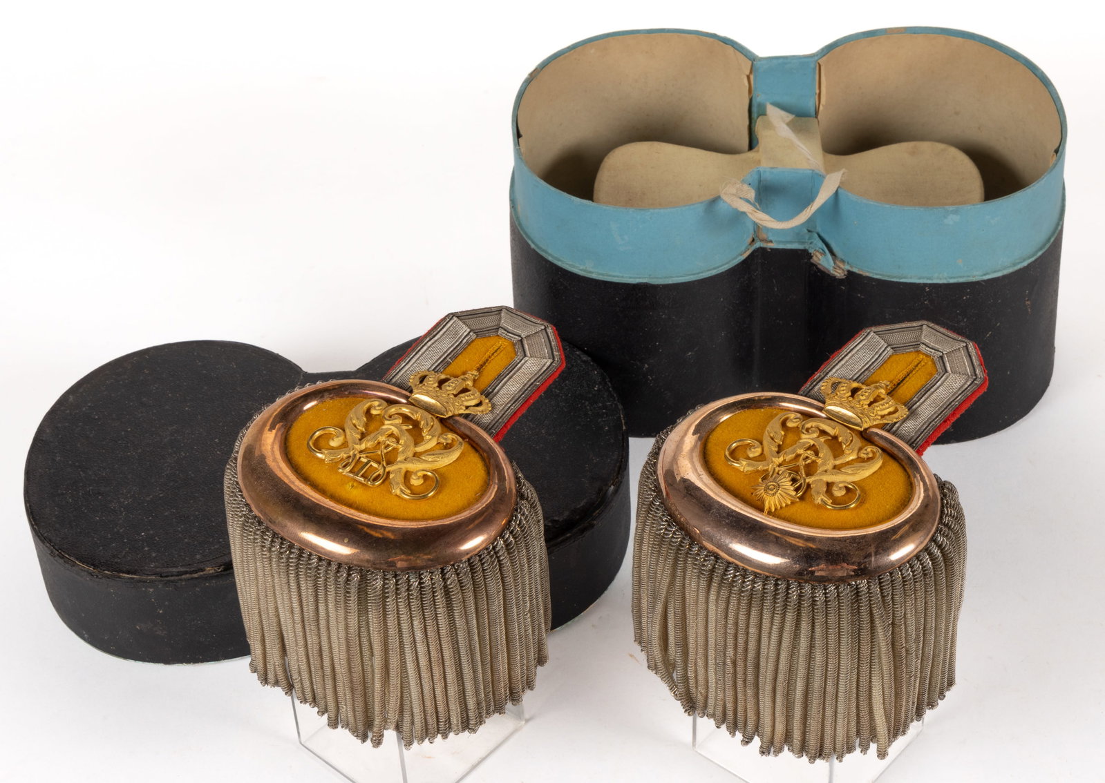 GERMAN PRUSSIAN IMPERIAL "WR" PAIR OF OFFICER'S EPAULETTES WITH ORIGINAL CASE (1 of 3)