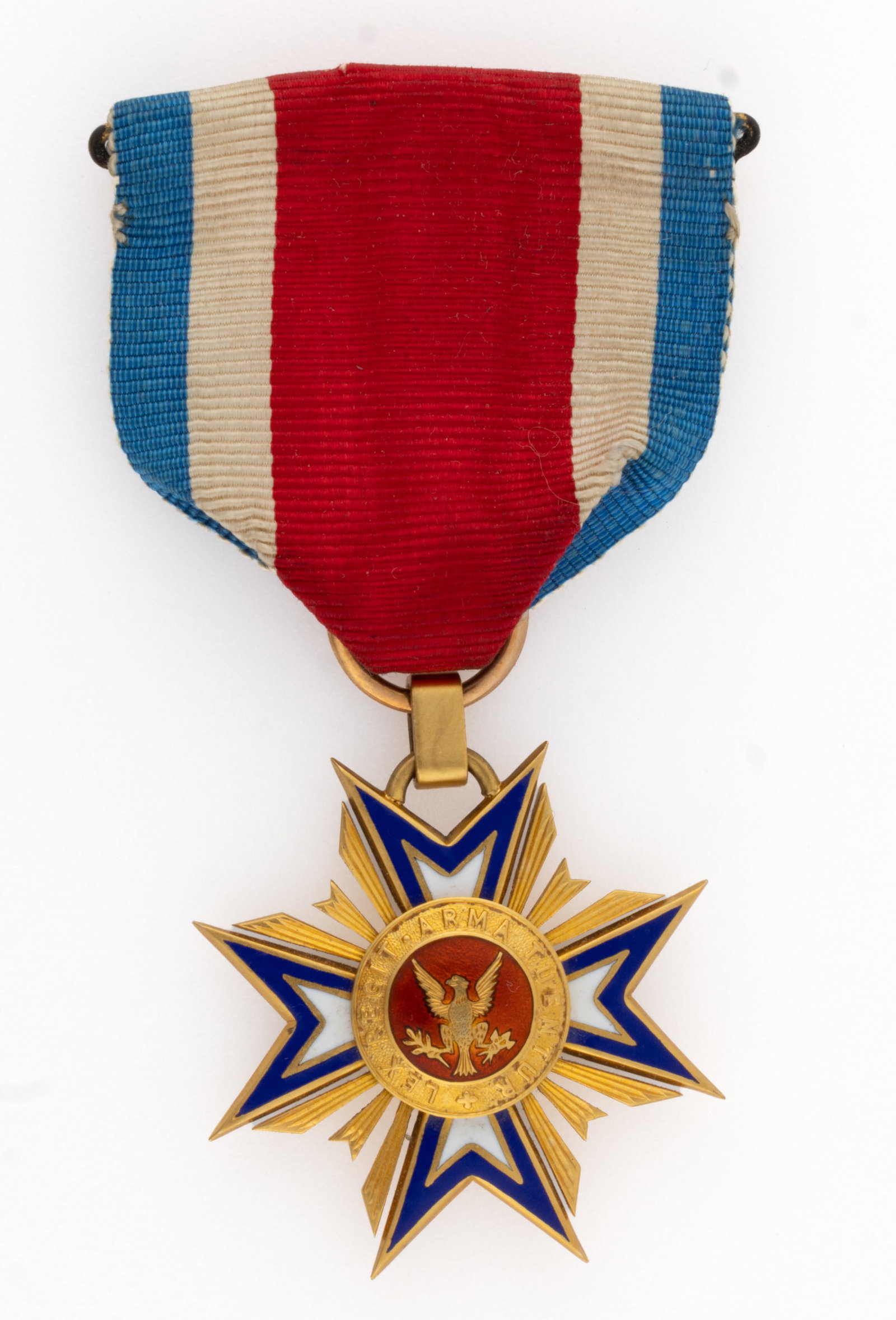 AMERICAN CIVIL WAR VETERANS' "MILITARY ORDER OF THE LOYAL LEGION OF THE UNITED STATES (MOLLUS)" GOLD: AMERICAN CIVIL WAR VETERANS' "MILITARY ORDER OF THE LOYAL LEGION OF THE UNITED STATES (MOLLUS)" GOLD MEDAL, yellow gold and enamel, the front having a central reserve with an eagle and l