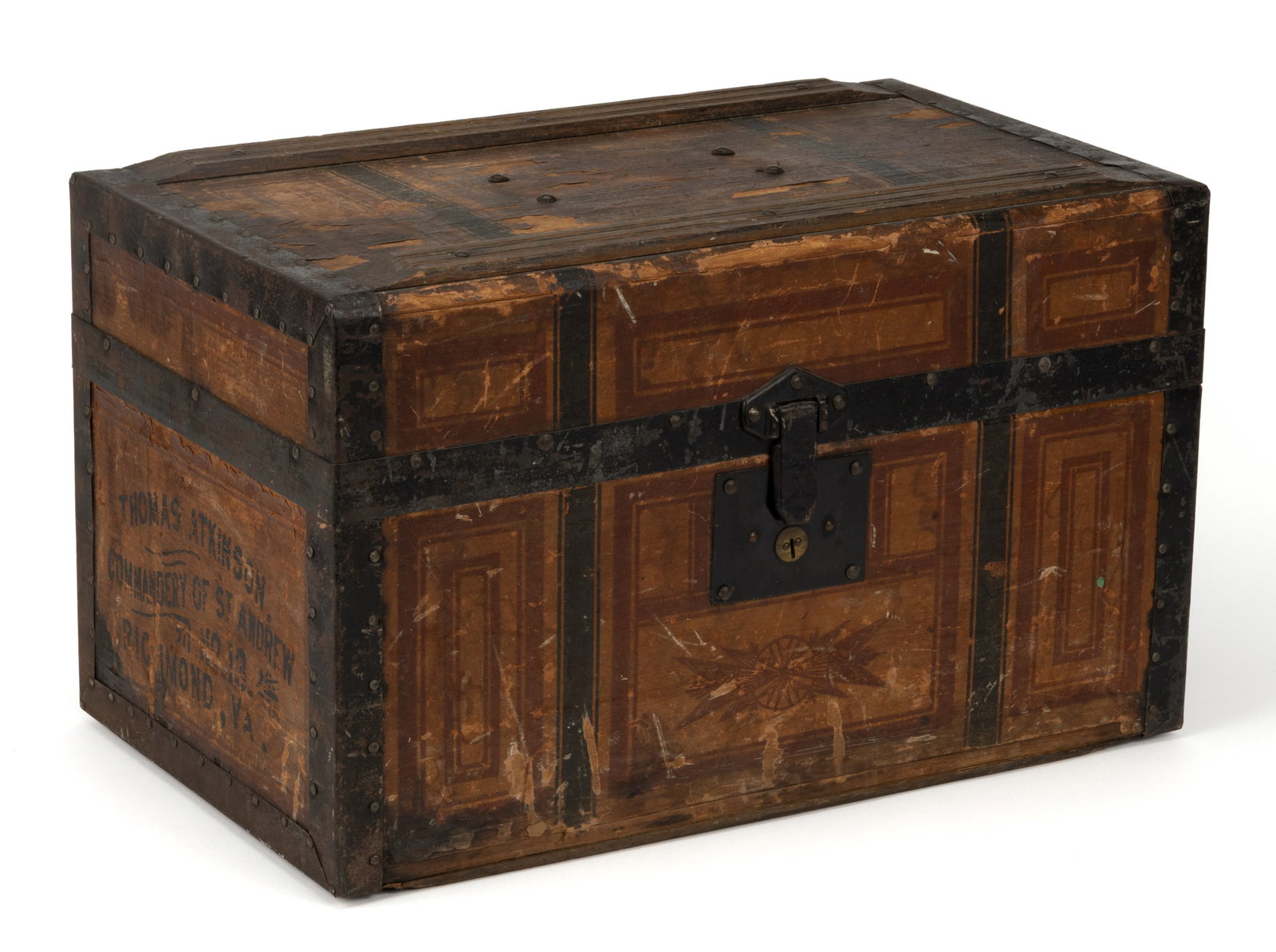 AMERICAN DIMINUTIVE TRAVELING / STEAMER TRUNK WITH RICHMOND, VIRGINIA INTEREST: AMERICAN DIMINUTIVE TRAVELING / STEAMER TRUNK WITH RICHMOND, VIRGINIA INTEREST, rectangular form with a hinged lid, the interior with a lithographed advertisement for the manufacturer featuring a lady
