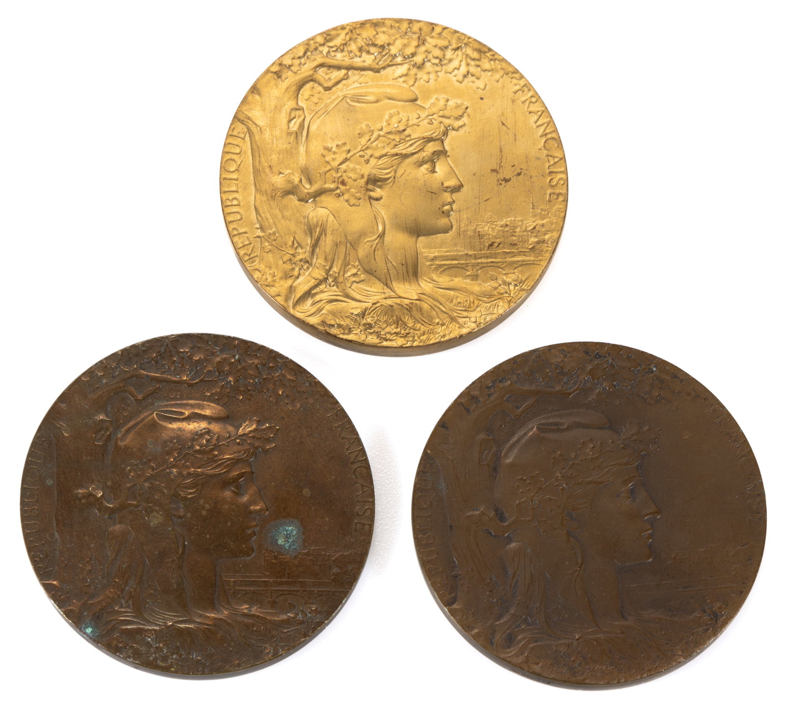 1900 JULES-CLEMENT CHAPLAIN PARIS EXPOSITION UNIVERSELLE INTERNATIONALE BRONZE MEDALS, LOT OF THREE: 1900 JULES-CLEMENT CHAPLAIN PARIS EXPOSITION UNIVERSELLE INTERNATIONALE BRONZE MEDALS, LOT OF THREE, bronze and gilt bronze, non-athletic metals, each with the obverse depicting a profile view of Mari