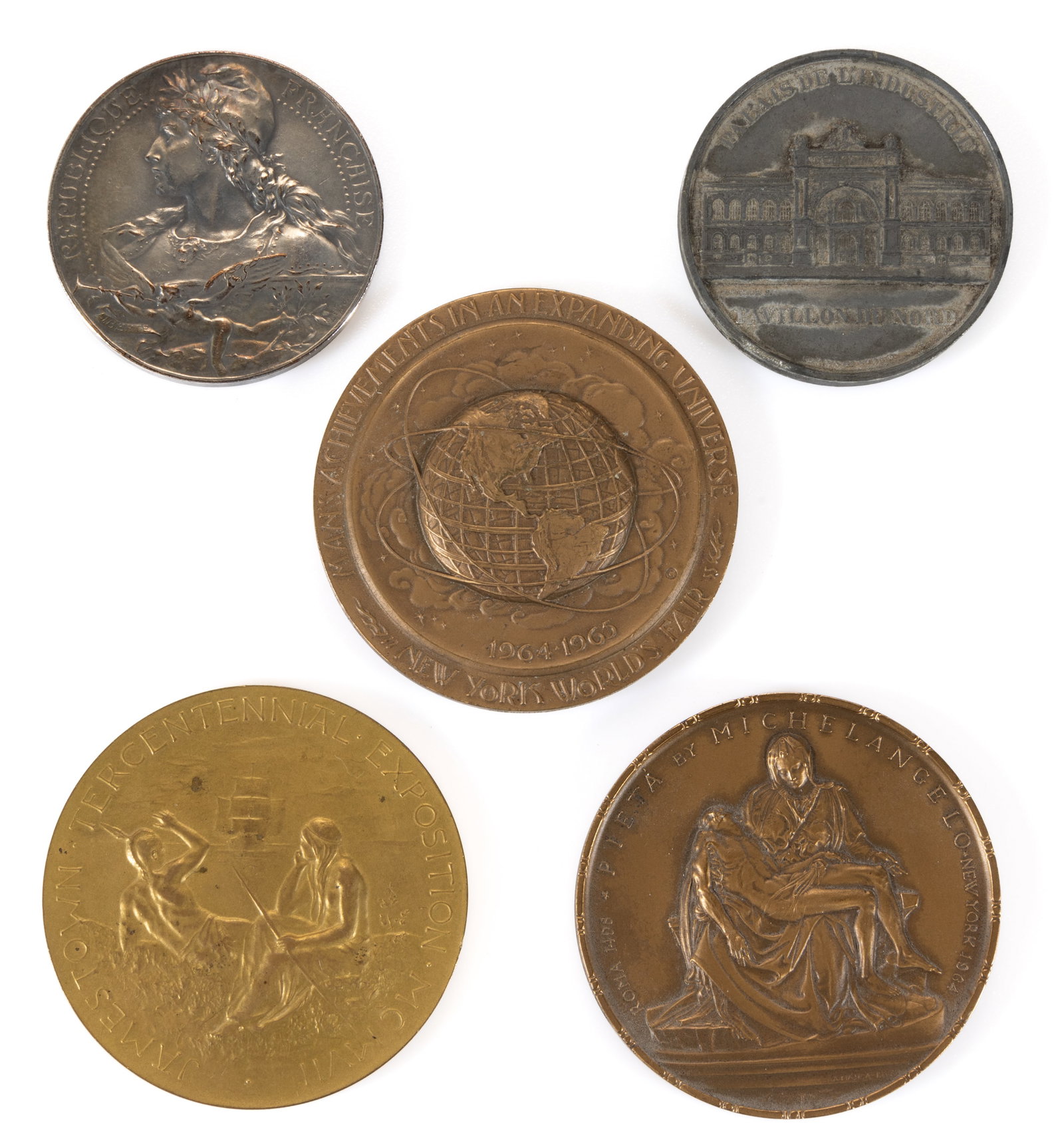 ASSORTED AMERICAN AND INTERNATIONAL EXPOSITION / WORLD'S FAIR MEDALS, LOT OF FIVE: ASSORTED AMERICAN AND INTERNATIONAL EXPOSITION / WORLD'S FAIR MEDALS, LOT OF FIVE, comprising a gilt bronze 1907 Jamestown Tercentennial Exposition depicting Native American people watch