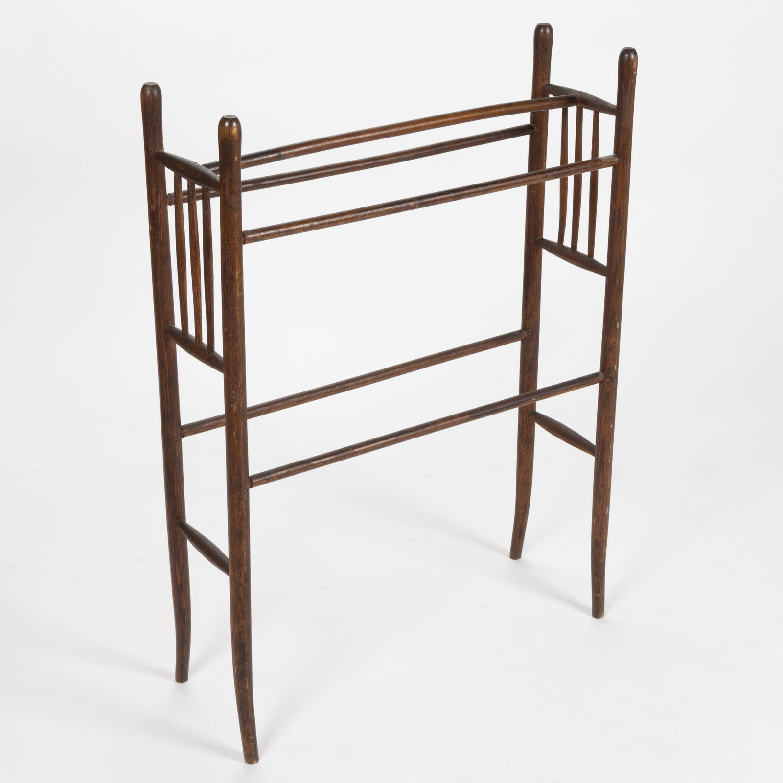 AMERICAN TURNED OAK TOWEL / QUILT RACK: AMERICAN TURNED OAK TOWEL / QUILT RACK, red oak, comprised of simple turned spindles, having five rails on which to hang towels or similar textile. Retains its original finished surface. Late
