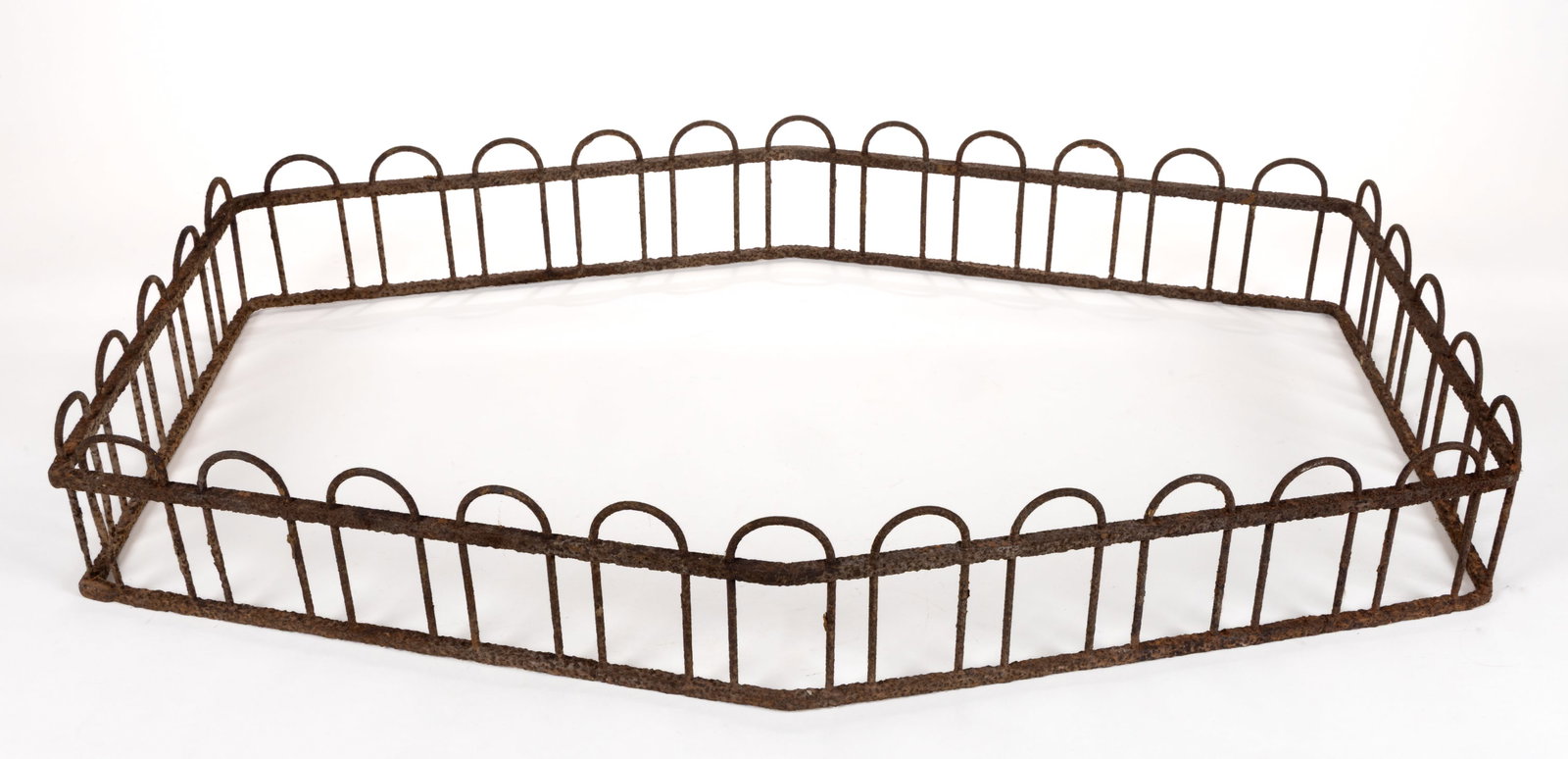 AMERICAN WROUGHT-IRON DIMINUTIVE GARDEN FENCE (1 of 1)