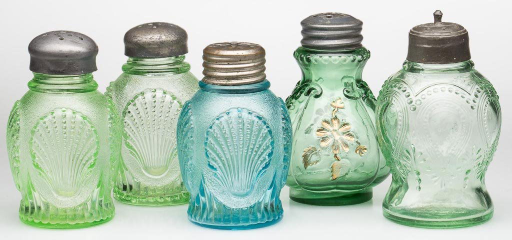 ASSORTED PATTERN SALT AND PEPPER SHAKERS, LOT OF FIVE: ASSORTED PATTERN SALT AND PEPPER SHAKERS, LOT OF FIVE, comprising a pair of green Beaded Shell, a blue Beaded Shell, green Intaglio with gilt decoration, and a green Scroll with Acanthus, period lids.