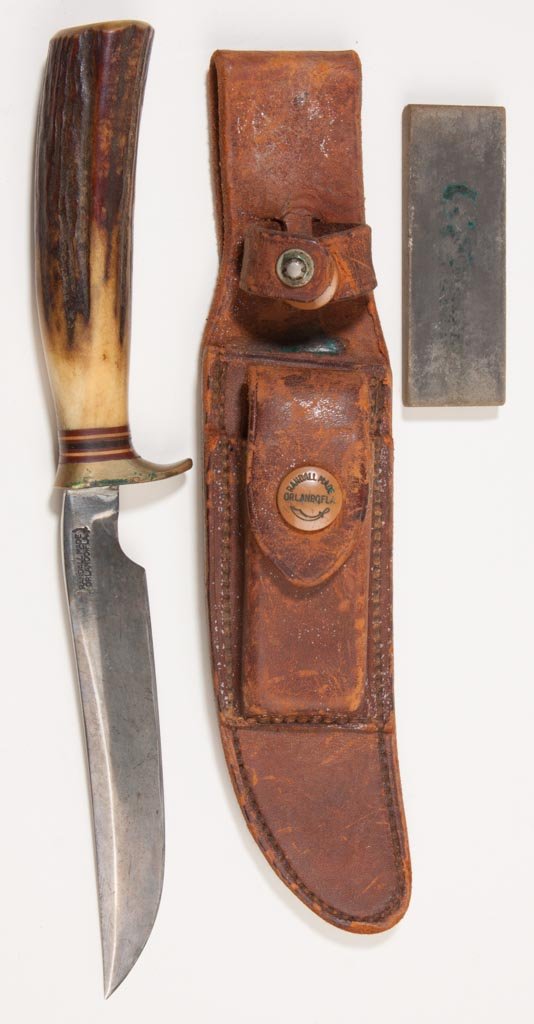RANDALL MADE MODEL 7 STAG HANDLE HUNTING KNIFE: RANDALL MADE MODEL 7 STAG HANDLE HUNTING KNIFE, brass guard with adjacent red and black spacers, fixed blade marked "RANDALL MADE / ORLANDO FLA", fitted in an original leather sheath with "RANDALL MAD