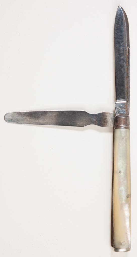 REMINGTON MOTHER-OF-PEARL GENTLEMAN'S POCKET KNIFE: REMINGTON MOTHER-OF-PEARL GENTLEMAN'S POCKET KNIFE, double blade with maker's mark on one tang. First half 20th century. Closed 3 1/4" L, open 5 7/8" L. Provenance: From the collection of the late Bet