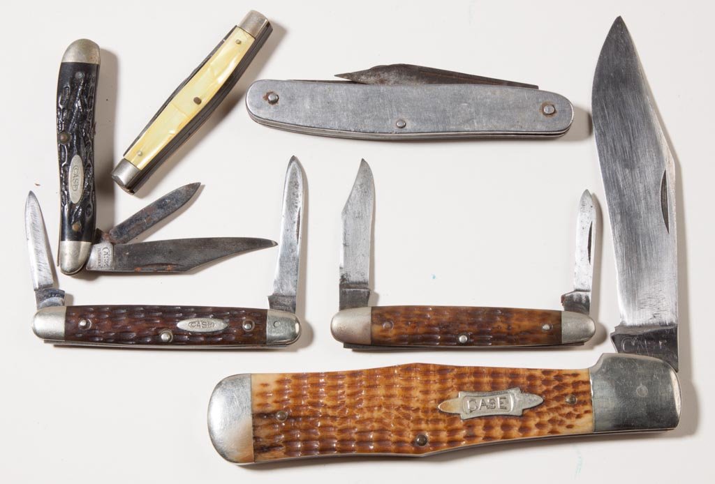 CASE 1920 - 1940 POCKET KNIVES, LOT OF SIX: CASE 1920 - 1940 POCKET KNIVES, LOT OF SIX, various handles including bone, metal and synthetic, comprising three double-blade examples, two triple-blade examples and a single blade No. 50 Hunter. Eac