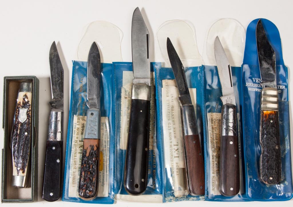 VARIOUS ENGLISH POCKET KNIVES, LOT OF SEVEN: VARIOUS ENGLISH POCKET KNIVES, LOT OF SEVEN, six single and one triple-blade examples, comprising of two George Wostenholm & Son I XL examples, two Joseph Rodgers & Sons, Chris Johnson Cutlery, Herber