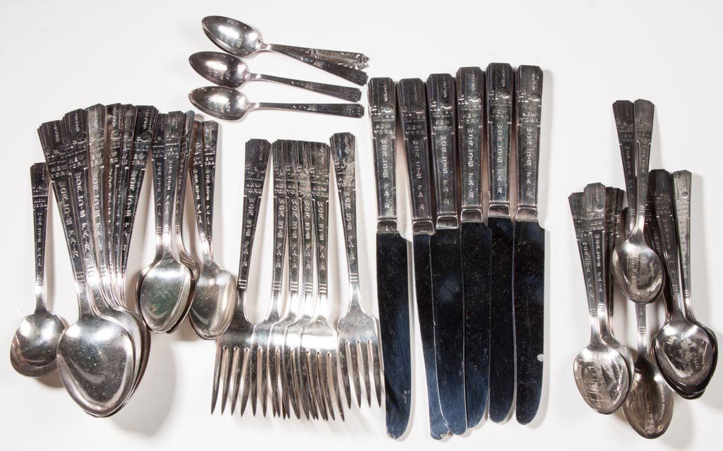 1939 NEW YORK WORLD'S FAIR ASSORTED FLATWARE, LOT OF 40: 1939 NEW YORK WORLD'S FAIR ASSORTED FLATWARE, LOT OF 40 PIECES, Wm. Rogers silver-plate including a set of 12 spoons with a different building in each bowl and 24 pieces with embossing on handles only