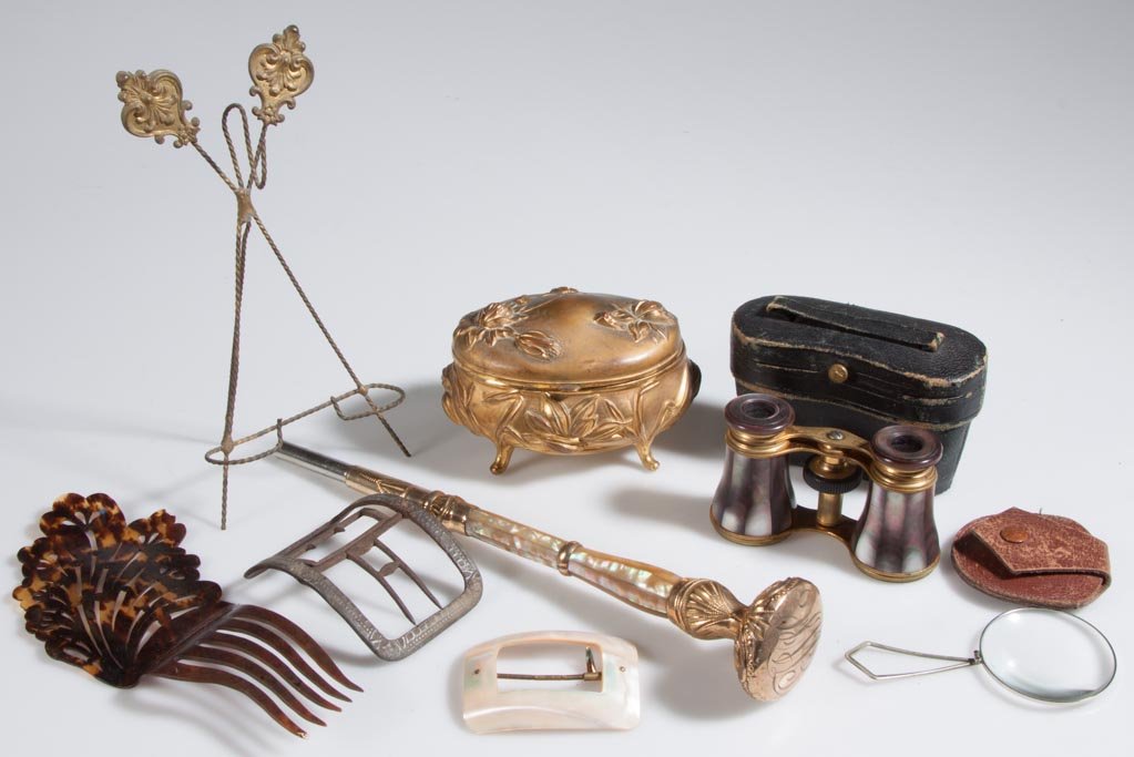 ASSORTED LADY'S ACCOUTREMENTS, LOT OF EIGHT: ASSORTED LADY'S ACCOUTREMENTS, LOT OF EIGHT, including a pair of mother-of-pearl opera glasses and a gold-filled and mother-of-pearl parasol handle. Fourth quarter 19th/first quarter 20th century. Han