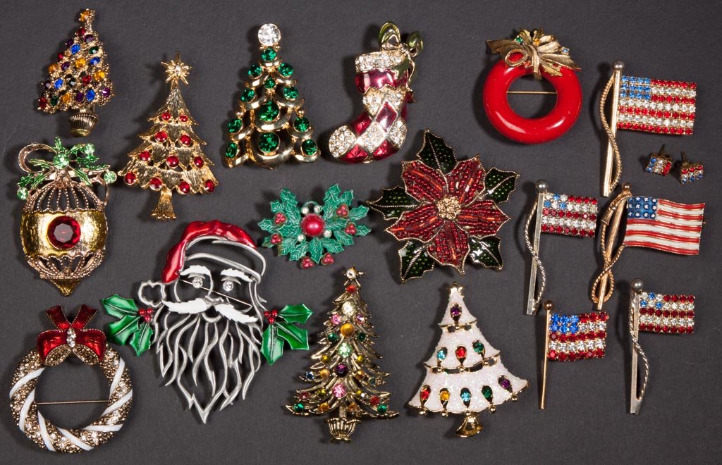 VINTAGE COSTUME JEWELRY, LOT OF 19 PIECES: VINTAGE COSTUME JEWELRY, LOT OF 19 PIECES, comprising five US flag pins, a pair of US flag earrings, and 12 Christmas figural broaches. Second half 20th century. Largest 2 3/4" H. Provenance: Property