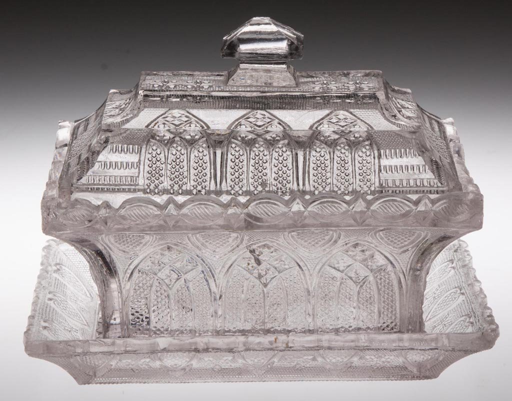 PRESSED LACY GOTHIC ARCH AND HEART RECTANGULAR DISH: PRESSED LACY GOTHIC ARCH AND HEART RECTANGULAR DISH WITH STEPPED COVER AND TRAY, colorless lead glass, scallop and point rims. Boston & Sandwich Glass Co. 1835-1845. 5 1/2" HOA, 4 1/2" x 7" tray. Lite