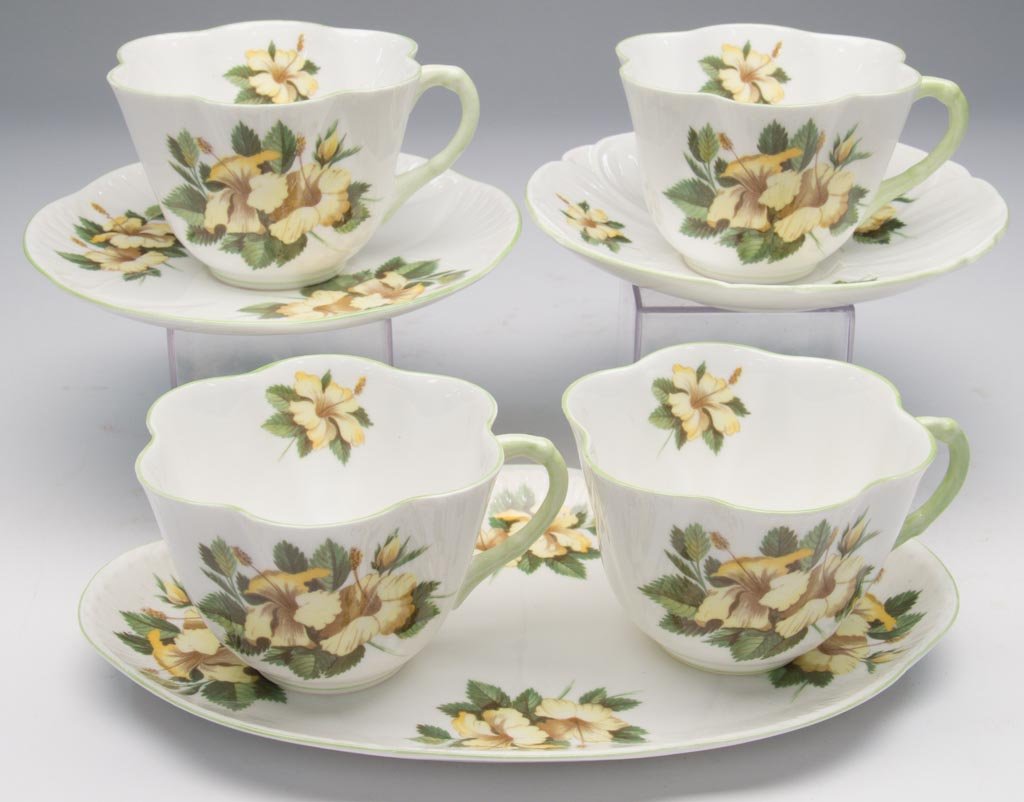 ENGLISH PORCELAIN SHELLEY CHINA LTD. "HIBISCUS" PATTERN: ENGLISH PORCELAIN SHELLEY CHINA LTD. "HIBISCUS" PATTERN TABLEWARE, LOT OF SEVEN, including a cream-and-sugar tray, four cups and two saucers, most articles of "Dainty" shape. All with the floral patte