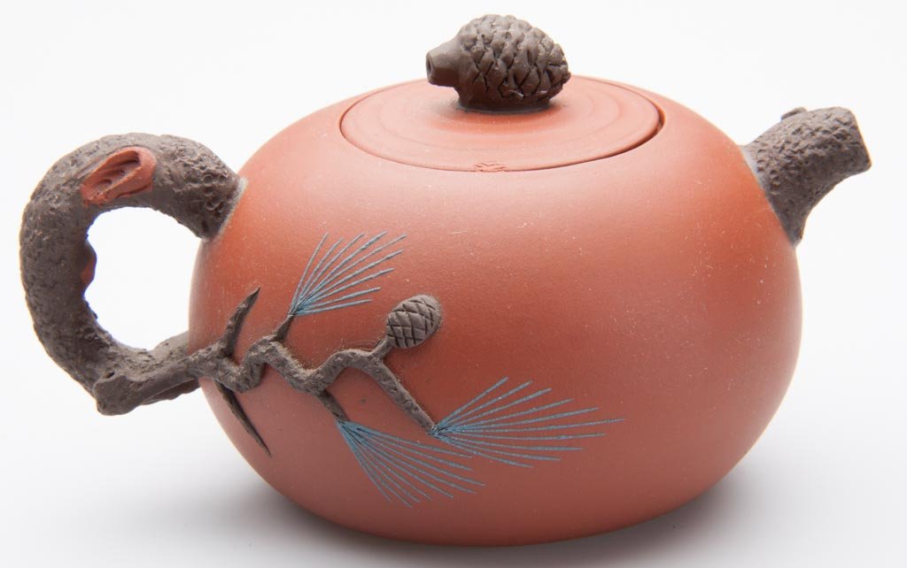 CHINESE YIXING ZISHA CLAY ARTISTIC MINIATURE TWO-TONE T: CHINESE YIXING ZISHA CLAY ARTISTIC MINIATURE TWO-TONE TEAPOT AND COVER, of squat, globular form, with dark-brown clay pine-tree root handle and spout, the domed cover with dark-brown pine cone finial,