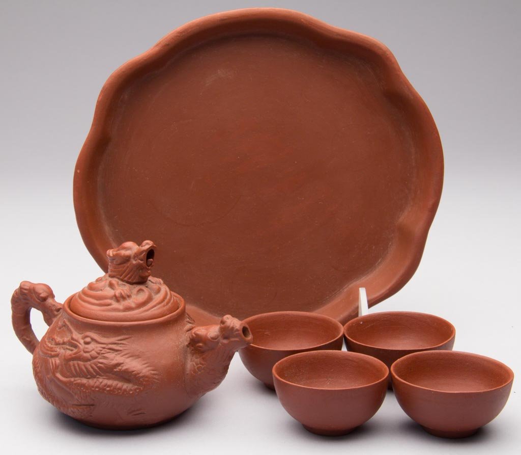 CHINESE YIXING ZISHA CLAY ARTISTIC RED TEASET: CHINESE YIXING ZISHA CLAY ARTISTIC RED TEASET, including a small teapot, elaborately-molded with dragon and cloud motifs, the handle and finial to the cover molded as dragons' heads and the spout, ano
