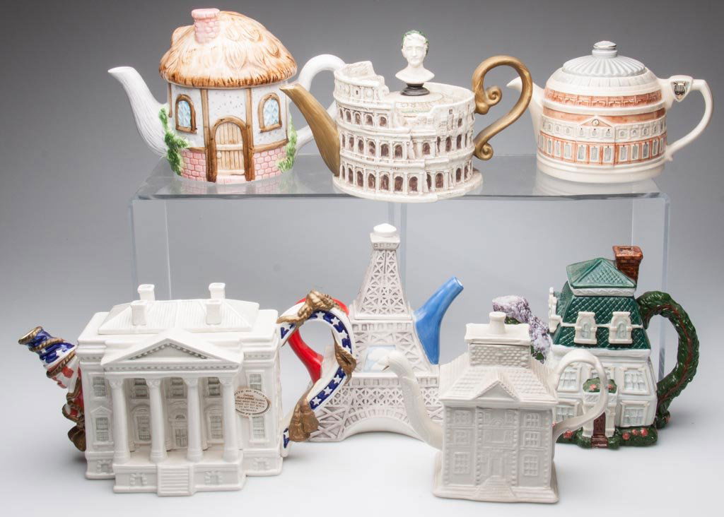 POTTERY ARCHITECTURAL MODEL TEAPOTS, LOT OF 7 INCLUDING: POTTERY ARCHITECTURAL MODEL TEAPOTS, LOT OF 7 INCLUDING A SADLER MODEL OF THE ROYAL ALBERT HALL, two Fitz & Floyd limited edition models of "Famous Landmarks Around the World," including the White Hou