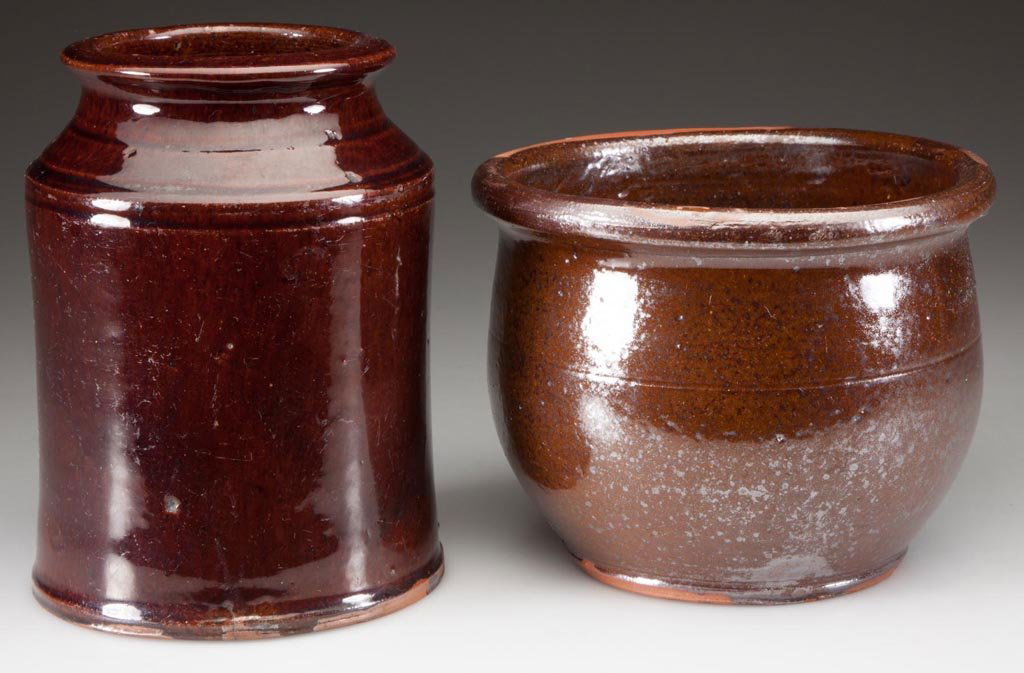 MID-ATLANTIC EARTHENWARE / REDWARE DIMINUTIVE VESSELS,: MID-ATLANTIC EARTHENWARE / REDWARE DIMINUTIVE VESSELS, LOT OF TWO, lead and manganese glazed, comprising a pint storage jar with grooved shoulder and foot, and a wide-mouth crock with rounded rim and