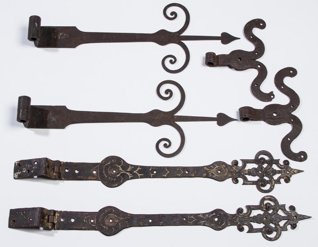 ASSORTED AMERICAN OR EUROPEAN DOMESTIC IRON ARTICLES,: ASSORTED AMERICAN OR EUROPEAN DOMESTIC IRON ARTICLES, LOT OF SIX, comprising three sets of hinges in decorative patterns, including one set in "ram's horn" shape. 18th century and later. 5 1/4" L x 8 