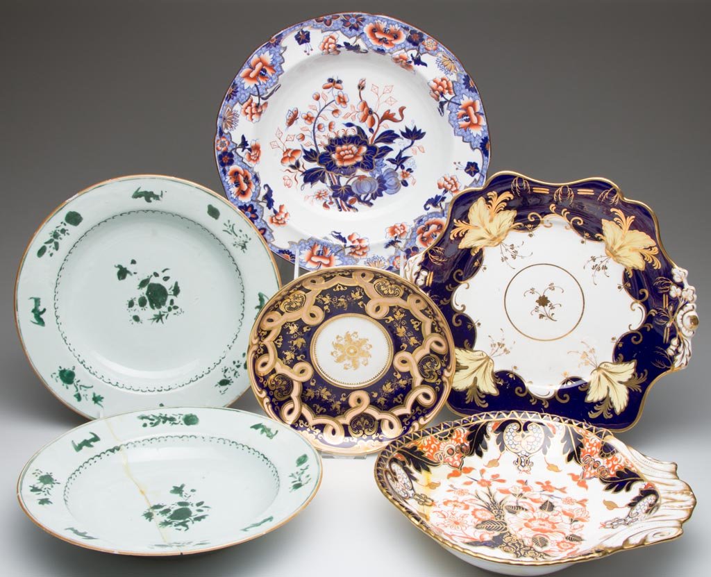 ENGLISH AND CHINESE EXPORT TABLE ARTICLES, LOT OF SIX: ENGLISH AND CHINESE EXPORT TABLE ARTICLES, LOT OF SIX, comprising two Chinese Export porcelain rim soup bowls painted with green flowers and bats, under green and orange lustered rims; a Spode transfe