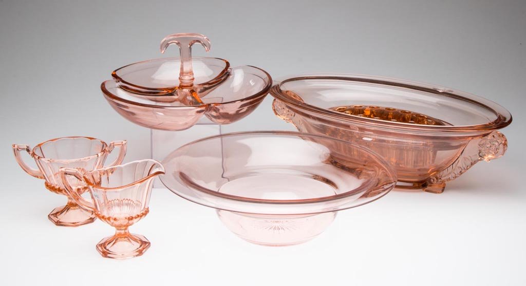 ASSORTED HEISEY COLORED ARTICLES, LOT OF FIVE: ASSORTED HEISEY COLORED ARTICLES, LOT OF FIVE, Flamingo, comprising a No. 1191 / Lobed handled spice dish, a No. 11 / Gibson Girl floral plateau, a No. 134 / Trident flower bowl with frog, and a No. 4
