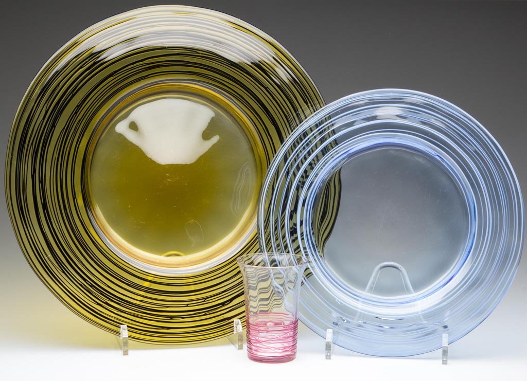 ASSORTED STEUBEN REEDED TABLE ARTICLES, LOT OF THREE: ASSORTED STEUBEN REEDED TABLE ARTICLES, LOT OF THREE, comprising a Bristol Yellow plate with Mirror Black reeding, a French Blue plate with white reeding, and a colorless tumbler with Gold Ruby reedin