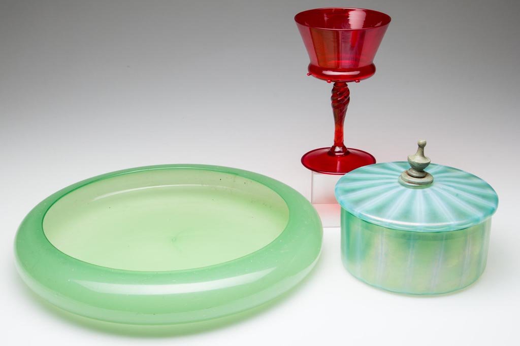 STEUBEN AND SIMILAR ARTICLES, LOT OF THREE: STEUBEN AND SIMILAR ARTICLES, LOT OF THREE, comprising a Poppy Jade covered box with metal finial, a red champagne glass, and a jade center bowl with polished pontil mark. Steuben Glass Works and poss