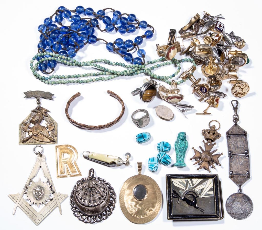 ASSORTED COSTUME JEWELRY AND RELATED ARTICLES: ASSORTED COSTUME JEWELRY AND RELATED ARTICLES, uncounted lot, including Masonic pendant, backing case for miniature portrait, Egyptian Revival watch fob, men's jewelry, etc. 19th and 20th century. Cas