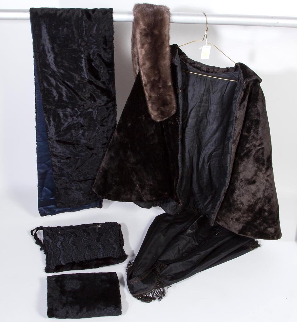 VINTAGE LADY'S FUR AND SILK CLOTHING ACCESSORIES, LOT: VINTAGE LADY'S FUR AND SILK CLOTHING ACCESSORIES, LOT OF SIX, comprising two stoles including one with original Singer label and other with a peacock blue silk lining, two muffs, including one with on