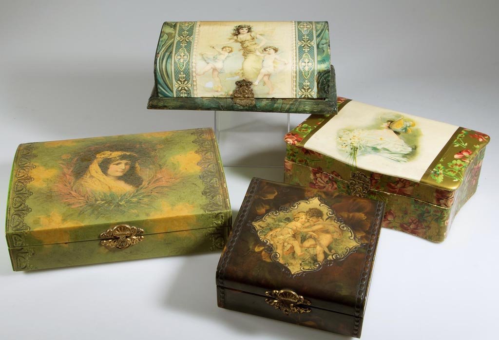 VICTORIAN CELLULOID BOXES, LOT OF FOUR: VICTORIAN CELLULOID BOXES, LOT OF FOUR, each with original interior and gold-tone metal clasp, including one with central decoration by Lillian Woolsey Hunter depicting a young lady. Late 19th/early 2