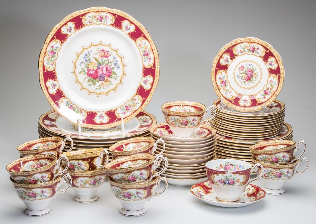 Royal Albert "lady Hamilton" Dinner Service