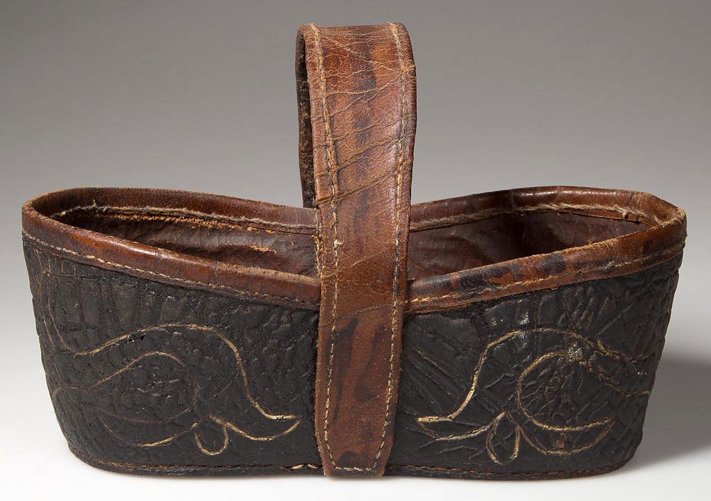 VIRGINIA TOOLED LEATHER KEY BASKET