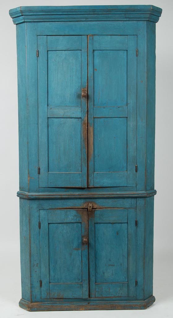 BEDFORD CO., PENNSYLVANIA PAINTED POPLAR CORNER: BEDFORD CO., PENNSYLVANIA PAINTED POPLAR CORNER CUPBOARD, one-piece construction, a fine diminutive example with well-executed molded cornice above double-paneled upper doors, applied waist moldings, 
