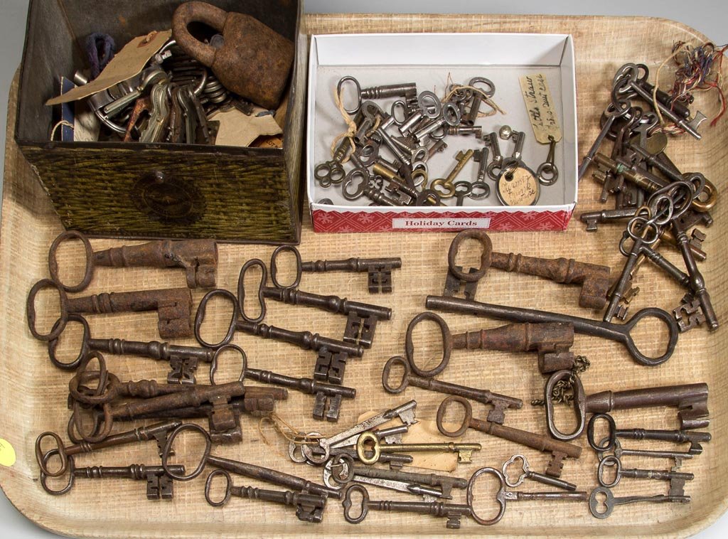 ASSORTED VINTAGE KEYS: ASSORTED VINTAGE KEYS, uncounted lot, including selections of box-lock keys and cabinet-lock keys. Mostly 19th century. Longest 6 7/8". Provenance: Collection of the late John and Lil Palmer, Purcellv