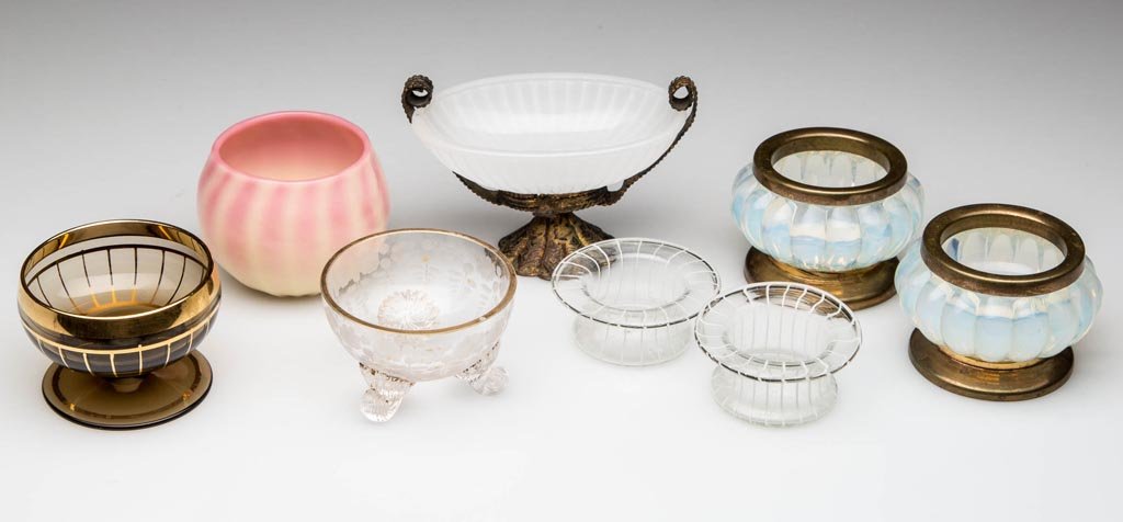 ASSORTED GLASS OPEN SALTS, LOT OF EIGHT: ASSORTED GLASS OPEN SALTS, LOT OF EIGHT, including a Breyden Pairpoint glossy Burmese example and several Italian examples. Late 19th and 20th century. 3/4" to 2" H. Provenance: Collection of Lloyd an