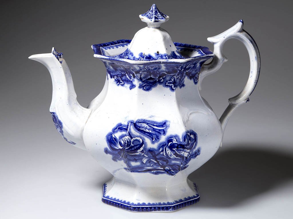 G. PHILLIPS ENGLISH IRONSTONE POTTERY "LOBELIA" PATTERN: G. PHILLIPS ENGLISH IRONSTONE POTTERY "LOBELIA" PATTERN TEAPOT AND COVER, octagonal, footed form, with clip-handle and paneled spout, the body printed with a band of Chinoiserie geometric and floral d