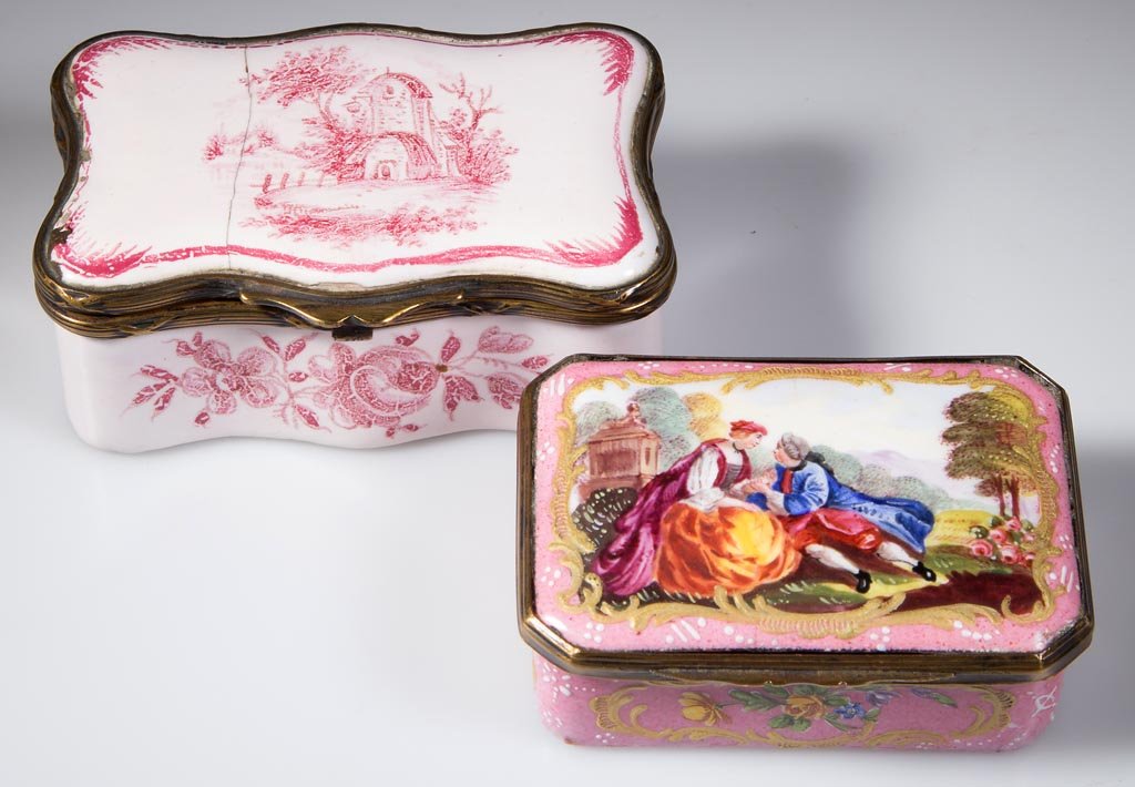EUROPEAN DECORATED SNUFF BOXES, LOT OF TWO: EUROPEAN DECORATED SNUFF BOXES, LOT OF TWO, each with hinged lid and gilt-metal mounts, one Battersea/Bilston-style enamel hand-painted with a romantic couple, the other tin-glazed ceramic with hand-p