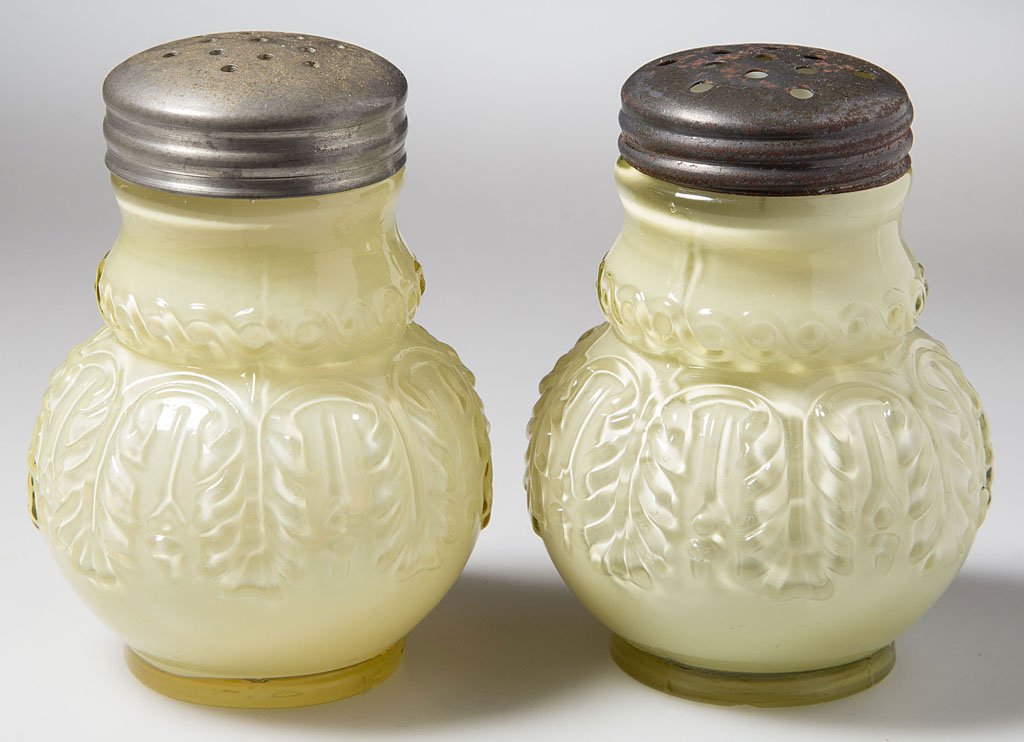 NORTHWOOD NO. 263 / LEAF UMBRELLA PAIR OF SALT AND: NORTHWOOD NO. 263 / LEAF UMBRELLA PAIR OF SALT AND PEPPER SHAKERS, Topaz/cased lemon glossy (uranium), period lids. Northwood Glass Co. Pattern introduced 1889. 3 1/8" HOA. Provenance: From a New Engl