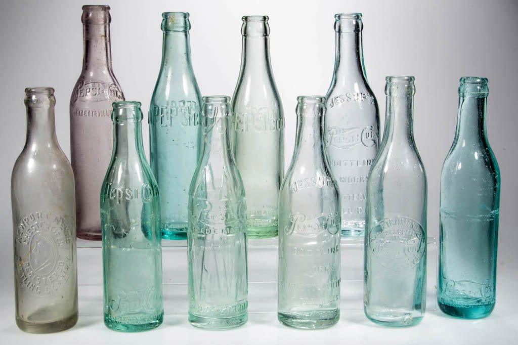 ASSORTED VIRGINIA AND NORTH CAROLINA PEPSI COLA: ASSORTED VIRGINIA AND NORTH CAROLINA PEPSI COLA STRAIGHT SIDED SODA BOTTLES, LOT OF TEN, aquamarine, light green, and colorless, comprising embossed Richmond Pepsi Cola Bottling Co. Richmond, VA; Oran