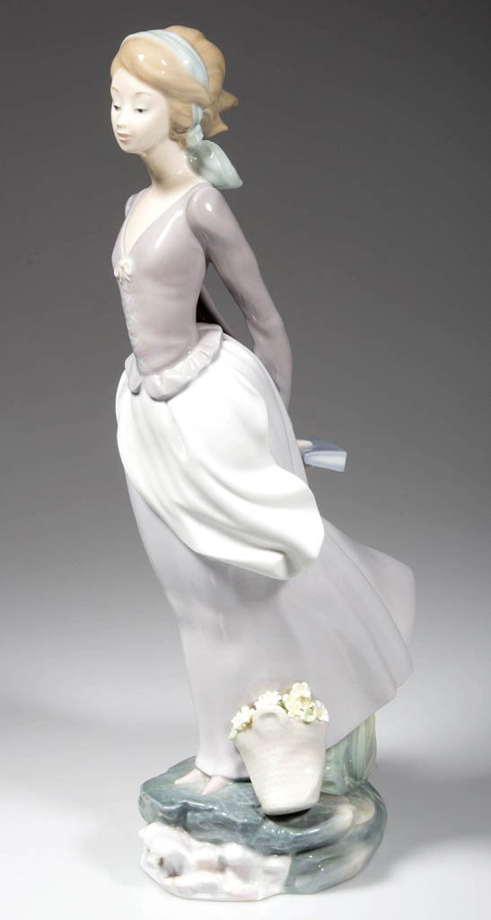 SPANISH PORCELAIN LLADRO "SEA BREEZE" FIGURINE