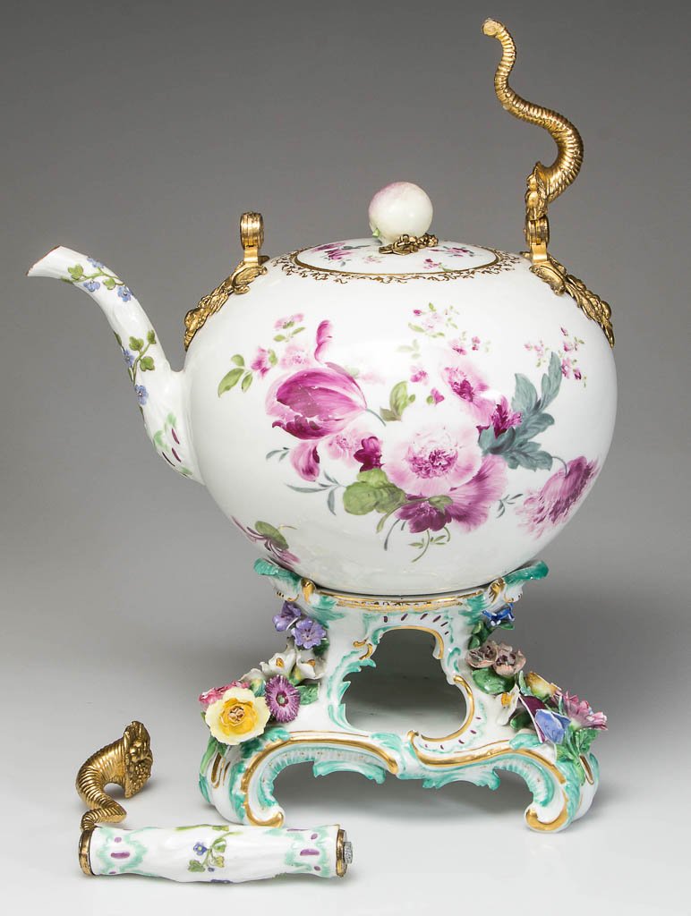 GERMAN MEISSEN PORCELAIN LARGE TEA KETTLE AND WARMER: GERMAN MEISSEN PORCELAIN LARGE TEA KETTLE AND WARMER STAND, comprising a globular teapot, the cover with a chain at the hole, and with pear-formed knop, the body with branch-molded spout and handle pa