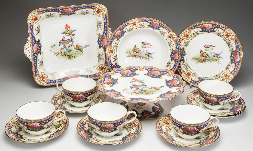 ENGLISH SHELLEY CHINA CHELSEA "BIRD CENTRES" PATTERN: ENGLISH SHELLEY CHINA CHELSEA "BIRD CENTRES" PATTERN TABLE ARTICLES, LOT OF 15, white, with printed polychrome pattern, and gilt decoration, comprising a cake stand, a soup bowl, a dessert plate, a ha