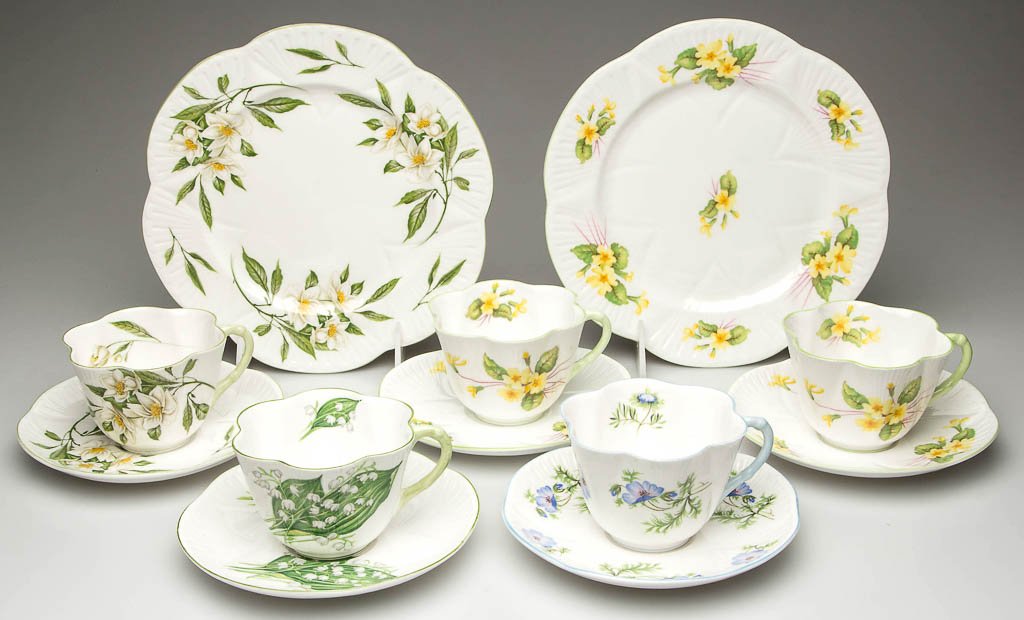 ENGLISH SHELLEY CHINA "DAINTY" SHAPE TEA WARES, LOT OF: ENGLISH SHELLEY CHINA "DAINTY" SHAPE TEA WARES, LOT OF 12, comprising of a cup, saucer and plate trio and a cup and saucer set in "Primrose" pattern, a cup, saucer and plate trio of "Syringa" pattern,